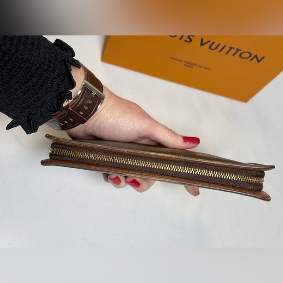 Authentic Louis Vuitton Zippy Wallet – Monogram Canvas - Picture 6 of 7